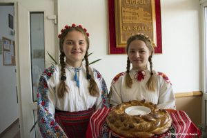 Bulgarische Begrüßungszeremonie mit Brot und Salz